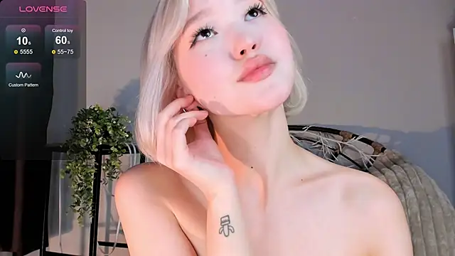 Snapshot of milli_sun_ chatting on March 23, 2025, 8:04 am milli sun online show from March 23, 2025, 8:04 am