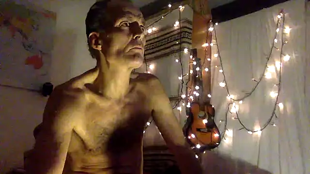 Snapshot of TowaFreespirit chatting on December 13, 2024, 11:17 pm TowaFreespirit online show from December 13, 2024, 11:17 pm