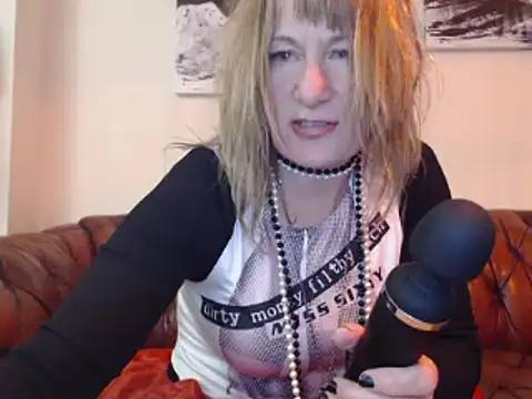 Snapshot of BettyDavisX chatting on March 16, 2025, 1:07 am BettyDavisX online show from March 16, 2025, 1:07 am