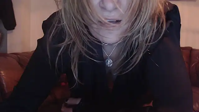 Snapshot of BettyDavisX chatting on March 23, 2025, 2:37 am BettyDavisX online show from March 23, 2025, 2:37 am