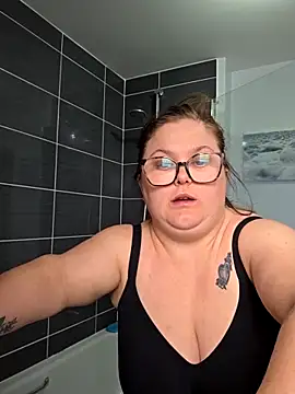 Snapshot of Tallulah-mae-xoxox chatting on April 12, 2026, 2:09 pm Tallulah-mae-xoxox online show from April 12, 2026, 2:09 pm