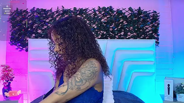 Snapshot of Triipsy chatting on February 19, 2026, 8:28 pm Triipsy online show from February 19, 2026, 8:28 pm