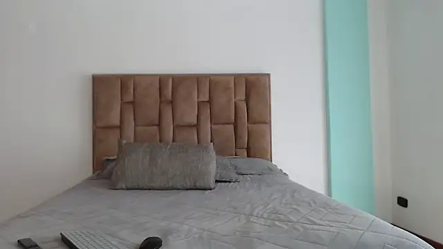 aleejhandraa online show from September 26, 2025, 8:27 pm