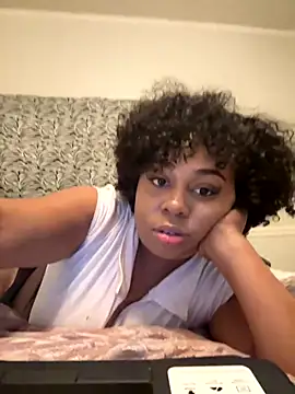 camiliaskye online show from October 10, 2025, 3:29 am