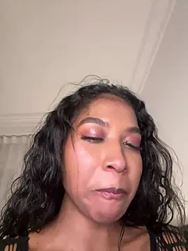 IamCrystal2 online show from April 26, 2026, 11:35 pm