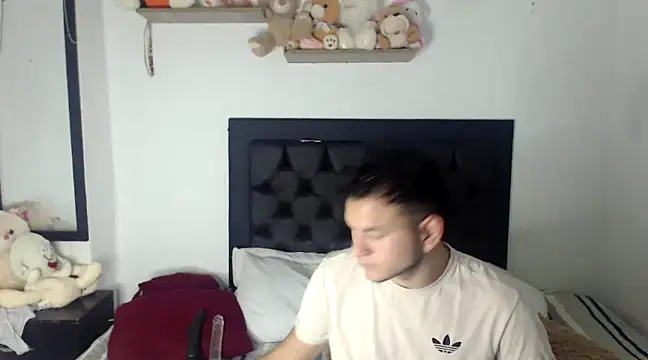 Snapshot of Latin_Boy24 chatting on February 28, 2025, 12:21 am Latin Boy24 online show from February 28, 2025, 12:21 am