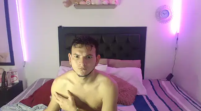Snapshot of Latin_Boy24 chatting on March 14, 2025, 6:29 pm Latin Boy24 online show from March 14, 2025, 6:29 pm