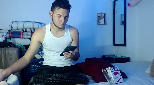 Snapshot of Latin_Boy24 chatting on February 7, 2025, 5:40 pm Latin Boy24 online show from February 7, 2025, 5:40 pm