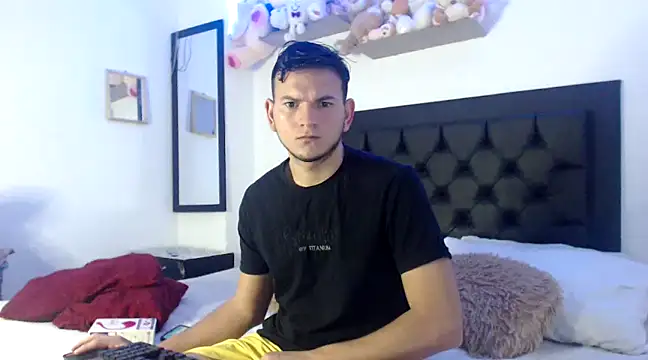 Snapshot of Latin_Boy24 chatting on January 28, 2025, 7:21 pm Latin Boy24 online show from January 28, 2025, 7:21 pm