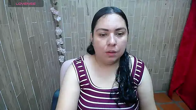 solyeria online show from May 1, 2026, 3:39 pm