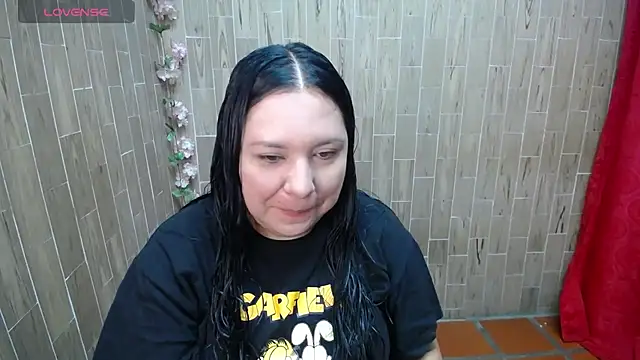 solyeria online show from November 6, 2025, 1:20 am