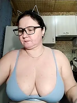 Holly-69 online show from April 4, 2026, 5:30 pm