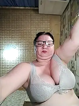 Holly-69 online show from July 2, 2026, 4:57 pm