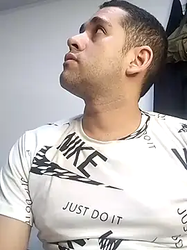 CRISTHIAN GREY01 online show from February 7, 2025, 5:41 am