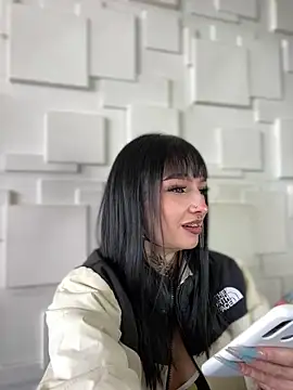 Snapshot of Annie_LS chatting on January 8, 2025, 5:37 pm Annie LS online show from January 8, 2025, 5:37 pm