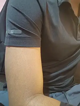 Snapshot of KissesBoyAD chatting on December 2, 2025, 7:04 pm KissesBoyAD online show from December 2, 2025, 7:04 pm