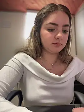 imlindapink online show from November 10, 2025, 5:29 pm