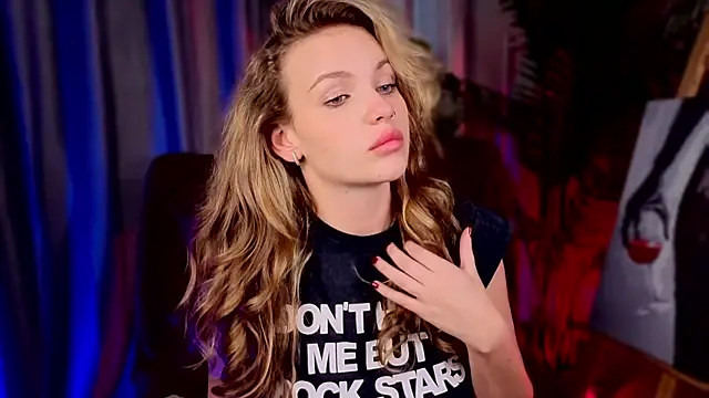 Snapshot of ElizavecaSunrise chatting on October 4, 2025, 8:38 am ElizavecaSunrise online show from October 4, 2025, 8:38 am