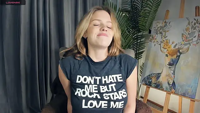 Snapshot of ElizavecaSunrise chatting on November 6, 2025, 10:08 am ElizavecaSunrise online show from November 6, 2025, 10:08 am