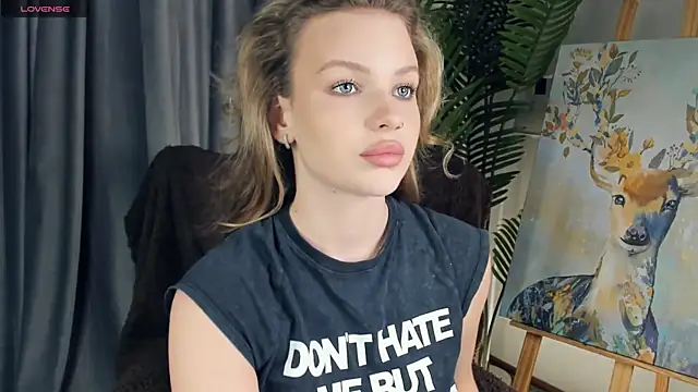 Snapshot of ElizavecaSunrise chatting on November 15, 2025, 7:12 am ElizavecaSunrise online show from November 15, 2025, 7:12 am