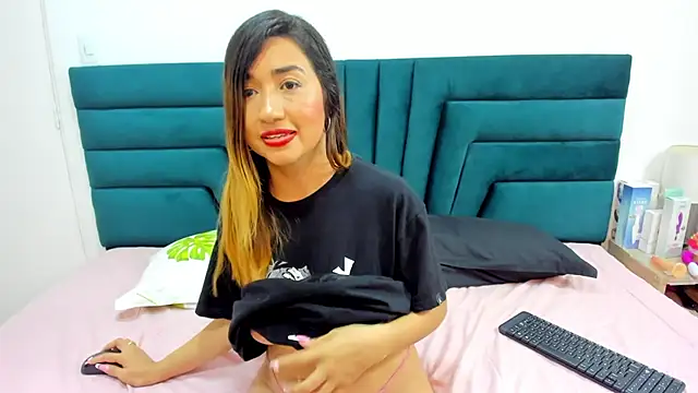 Snapshot of LisaWhite_ chatting on March 4, 2025, 4:27 am LisaWhite online show from March 4, 2025, 4:27 am