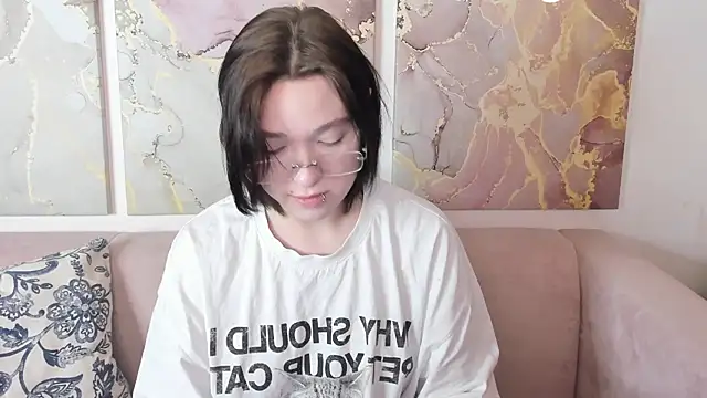 fiamoory online show from May 27, 2026, 2:08 am