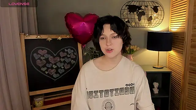 fiamoory online show from March 19, 2025, 1:32 am