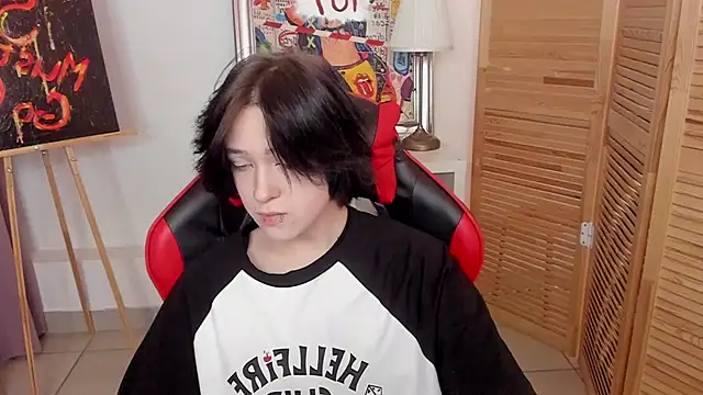 fiamoory online show from November 18, 2025, 8:06 am