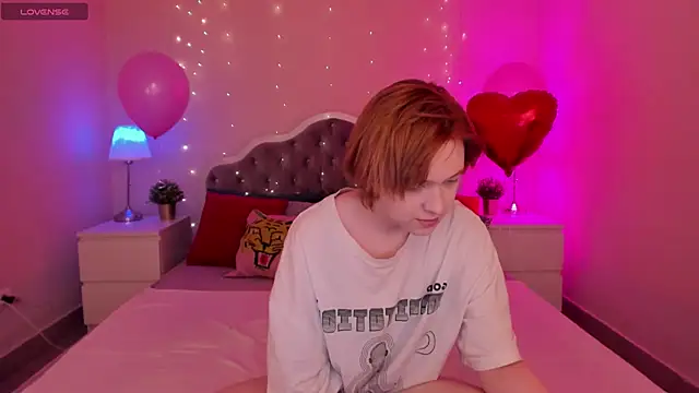 fiamoory online show from March 9, 2025, 8:18 am