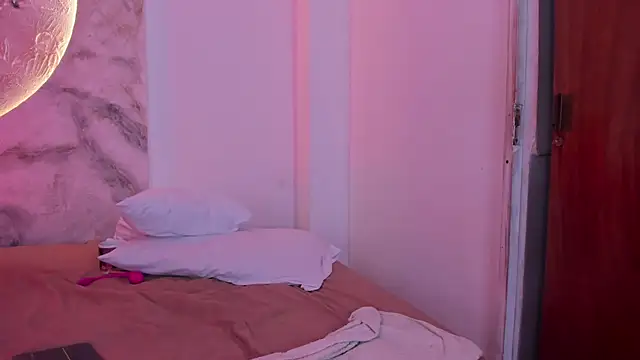 Snapshot of JulietaKane chatting on February 15, 2026, 7:51 am JulietaKane online show from February 15, 2026, 7:51 am