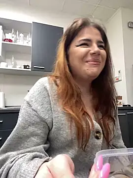 Snapshot of SophieRossie chatting on December 6, 2024, 8:32 am SophieRossie online show from December 6, 2024, 8:32 am