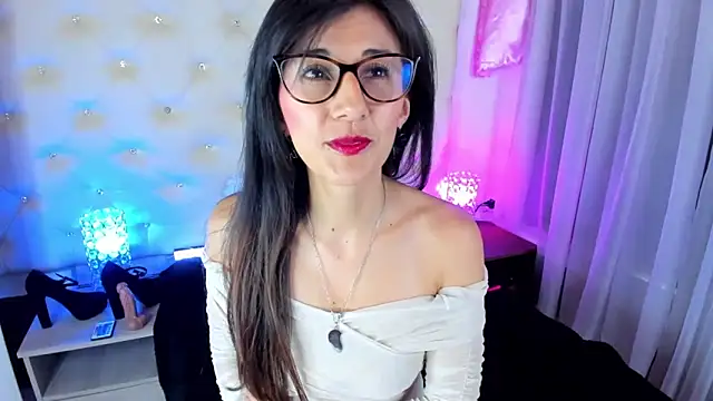  jade white  online show from February 25, 2025, 3:42 pm