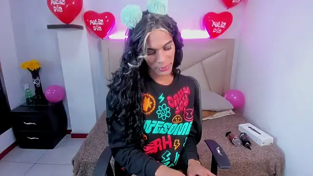 Snapshot of Strella_ferrera chatting on February 15, 2025, 2:00 pm Strella ferrera online show from February 15, 2025, 2:00 pm