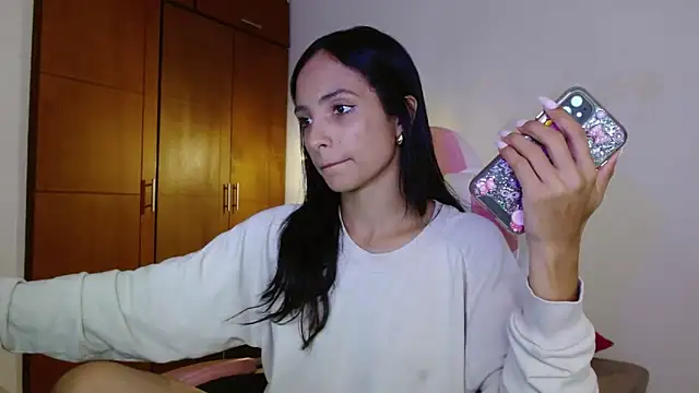 AnnitaSerna  online show from November 6, 2025, 1:59 pm