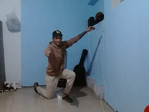 latino hotxxx online show from January 15, 2026, 2:15 am