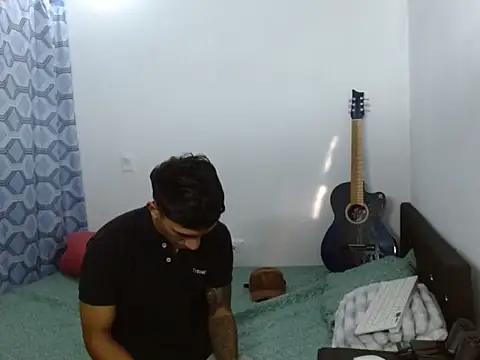 latino hotxxx online show from November 12, 2025, 2:21 pm