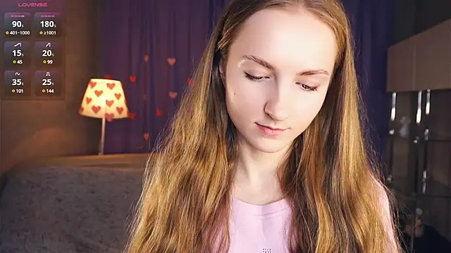 EsmaCarll online show from February 12, 2025, 8:29 pm