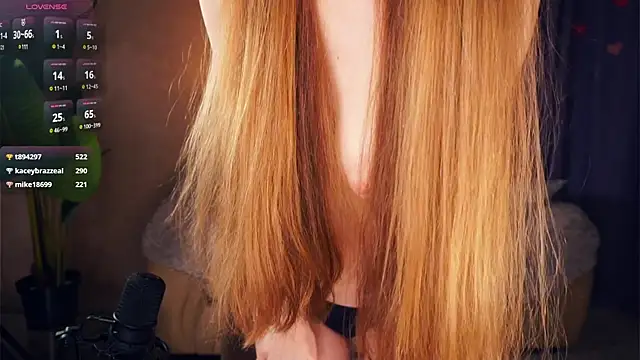 EsmaCarll online show from March 6, 2025, 8:48 pm