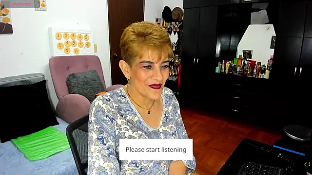 Snapshot of Angelina_Stone_65 chatting on May 4, 2026, 9:50 pm Angelina Stone 65 online show from May 4, 2026, 9:50 pm