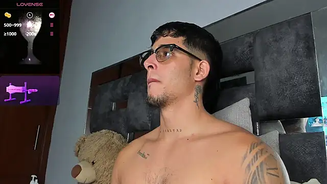 Snapshot of iamcamiloo_ chatting on October 31, 2025, 5:48 am iamcamiloo online show from October 31, 2025, 5:48 am