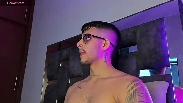 Snapshot of iamcamiloo_ chatting on March 17, 2025, 3:47 am iamcamiloo online show from March 17, 2025, 3:47 am