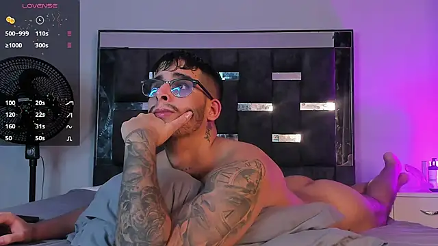 Snapshot of iamcamiloo_ chatting on February 28, 2025, 4:32 am iamcamiloo online show from February 28, 2025, 4:32 am