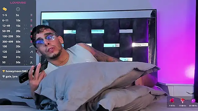 Snapshot of iamcamiloo_ chatting on March 4, 2025, 7:41 am iamcamiloo online show from March 4, 2025, 7:41 am