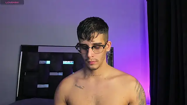 Snapshot of iamcamiloo_ chatting on March 15, 2025, 12:04 am iamcamiloo online show from March 15, 2025, 12:04 am