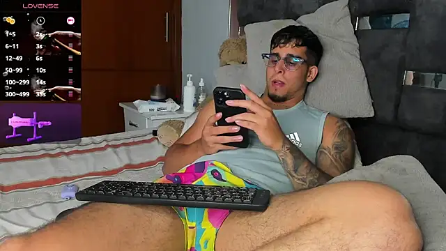 Snapshot of iamcamiloo_ chatting on September 18, 2025, 5:32 am iamcamiloo online show from September 18, 2025, 5:32 am