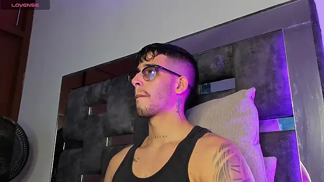 Snapshot of iamcamiloo_ chatting on March 20, 2025, 12:51 am iamcamiloo online show from March 20, 2025, 12:51 am