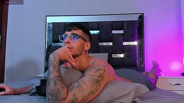 Snapshot of iamcamiloo_ chatting on March 5, 2025, 9:59 pm iamcamiloo online show from March 5, 2025, 9:59 pm