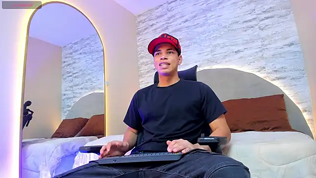 Snapshot of Benjamin_More chatting on February 28, 2025, 4:10 pm Benjamin More online show from February 28, 2025, 4:10 pm