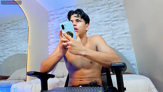 Snapshot of Benjamin_More chatting on March 1, 2025, 8:56 am Benjamin More online show from March 1, 2025, 8:56 am