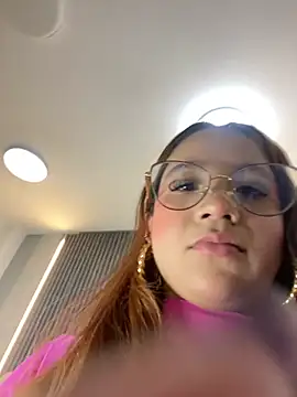 MelanieRoah online show from October 18, 2025, 1:24 pm